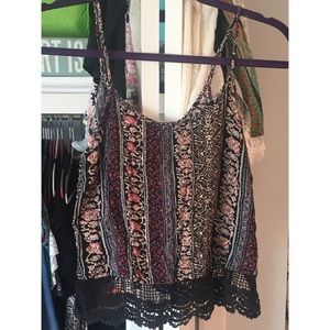 Size L Lace Detailed Tribal/Floral Top